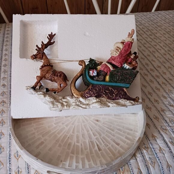 Holiday Santa And His Sleigh With Rainder - Picture 8 of 12